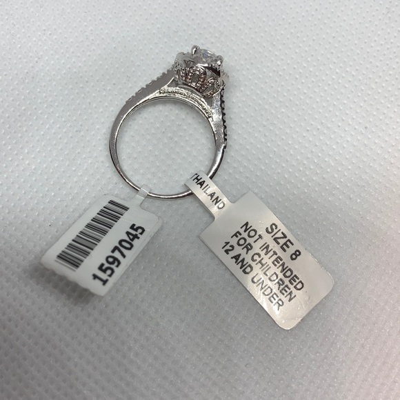 NWT Beautiful Shining Simulated Diamond Silvertone ring J-49 - Picture 7 of 8